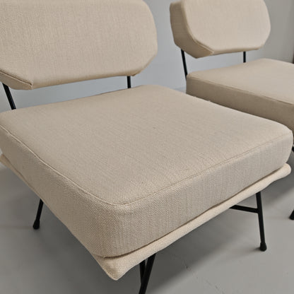 Paire de fauteuils en tissu blanc lait modèle "Elettra" Studio BBPR pour Arflex, années 50