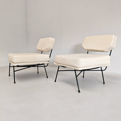 Paire de fauteuils en tissu blanc lait modèle "Elettra" Studio BBPR pour Arflex, années 50