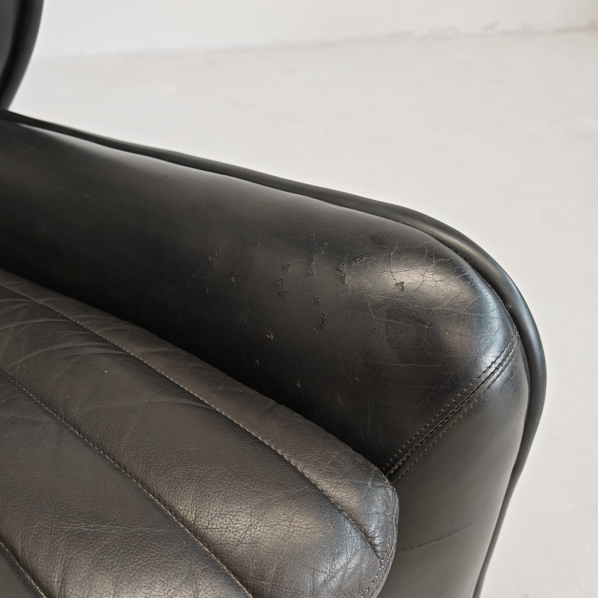 Fauteuil Space Age en cuir mod. Lotus, André Vandenbeuk pour Strässle, années 60