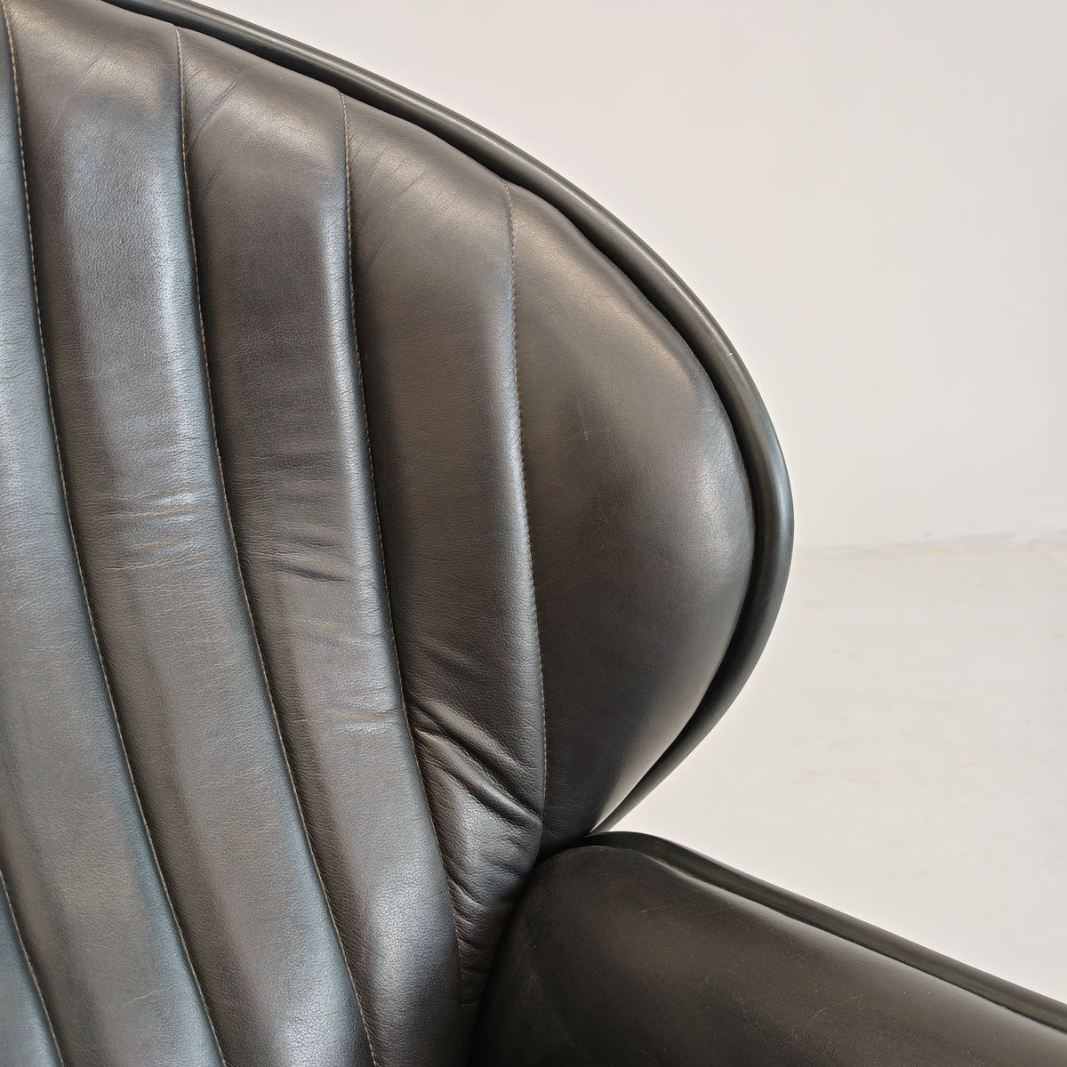 Fauteuil Space Age en cuir mod. Lotus, André Vandenbeuk pour Strässle, années 60