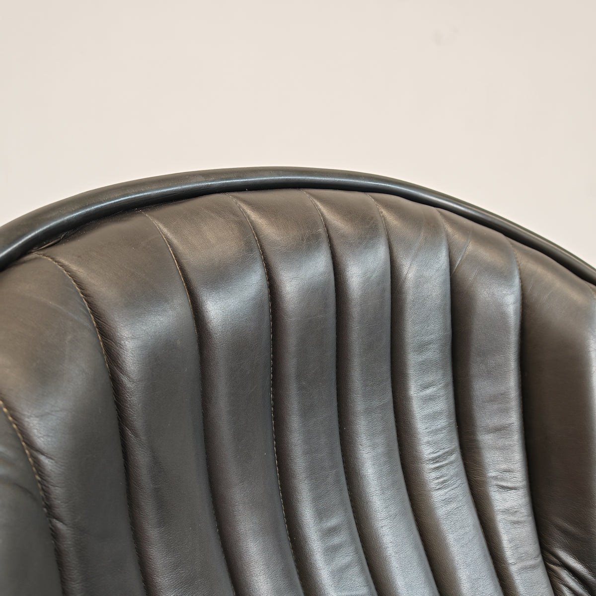 Fauteuil Space Age en cuir mod. Lotus, André Vandenbeuk pour Strässle, années 60