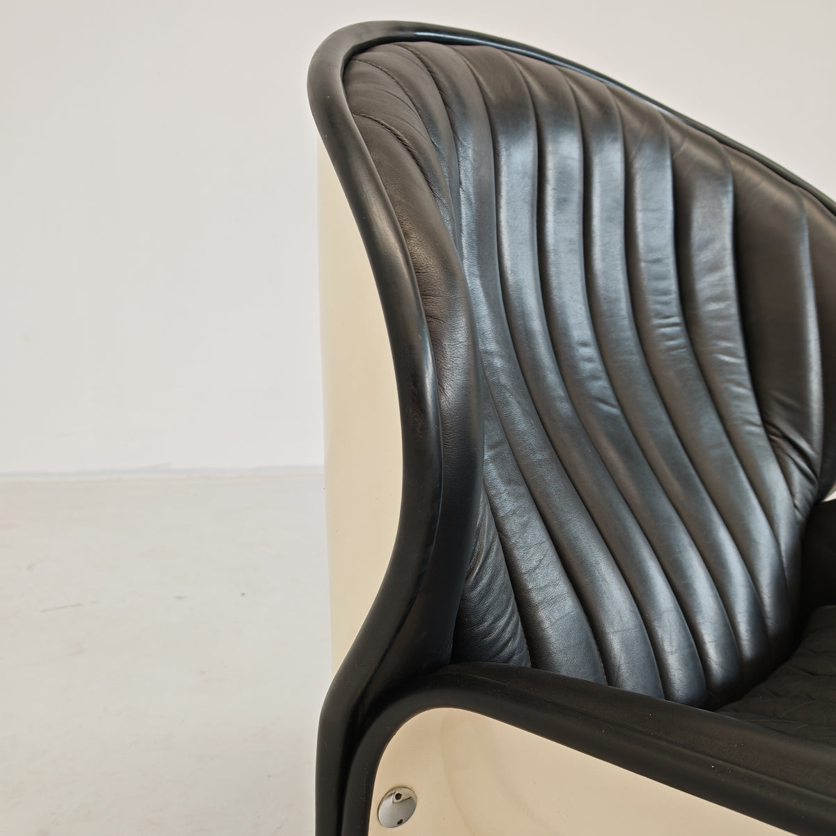 Fauteuil Space Age en cuir mod. Lotus, André Vandenbeuk pour Strässle, années 60