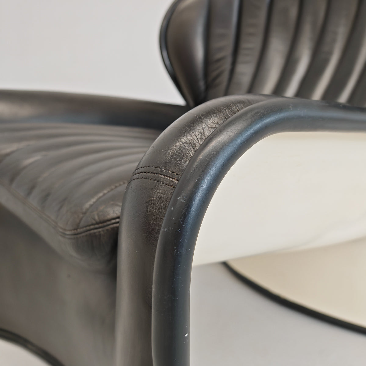 Fauteuil Space Age en cuir mod. Lotus, André Vandenbeuk pour Strässle, années 60