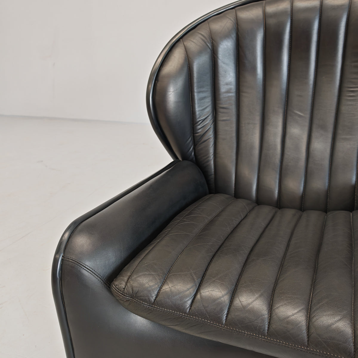 Fauteuil Space Age en cuir mod. Lotus, André Vandenbeuk pour Strässle, années 60