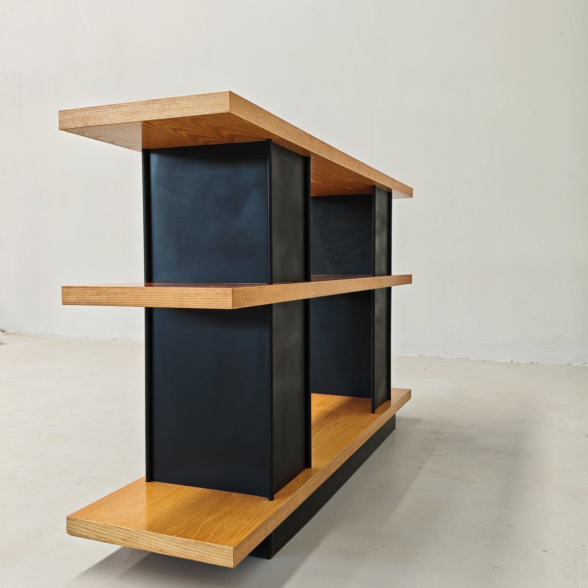 Mobile libreria in rovere, Charlotte Perriand, anni 70 (130 cm)