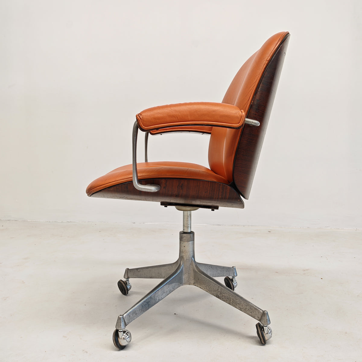 Fauteuil de direction en cuir MIM Ico Parisi années 60