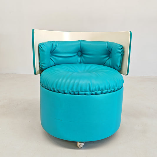 Poltroncina azzurra Dilly Dally L. Massoni per Poltrona Frau anni 70