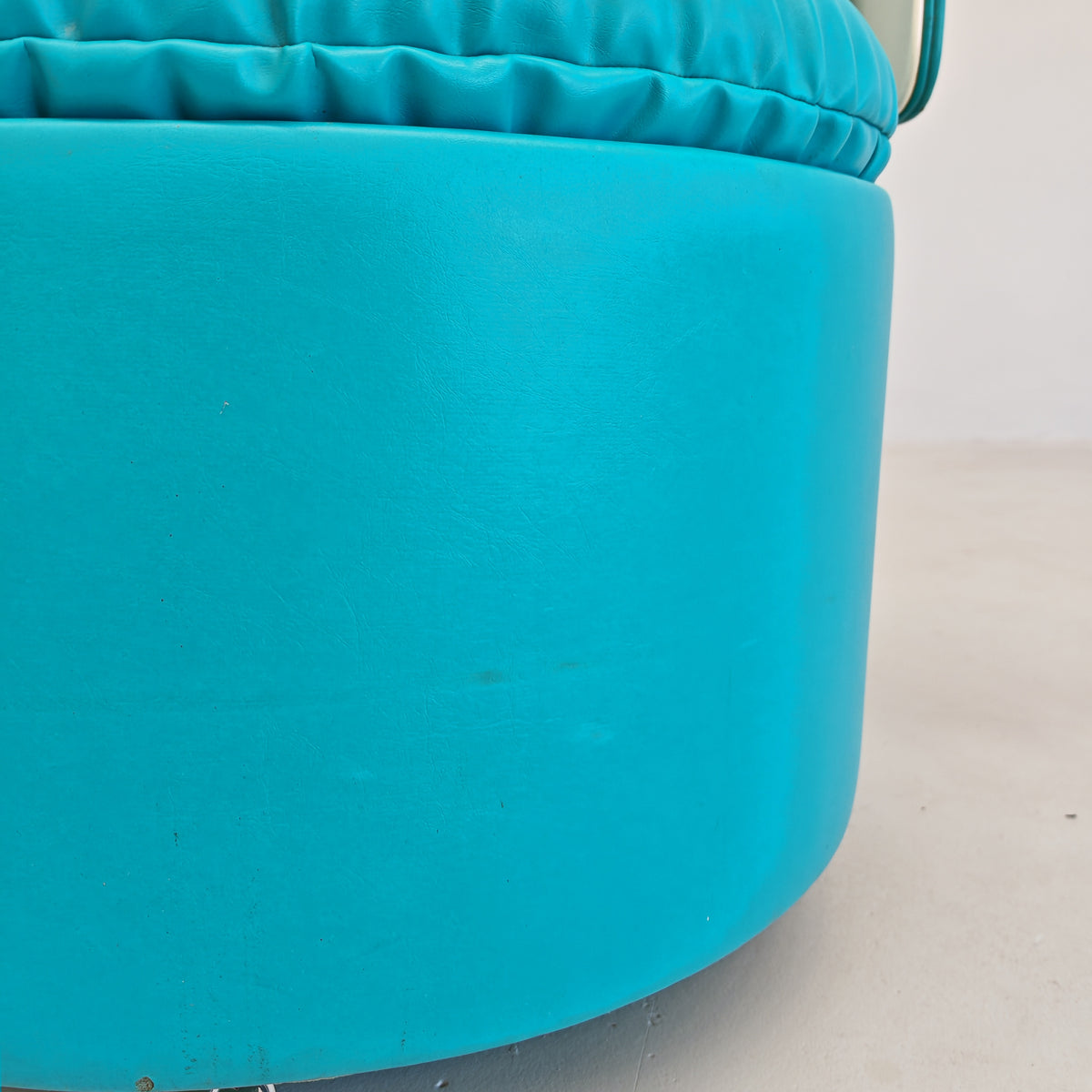 Petit fauteuil bleu Dilly Dally de L. Massoni pour Poltrona Frau, années 70