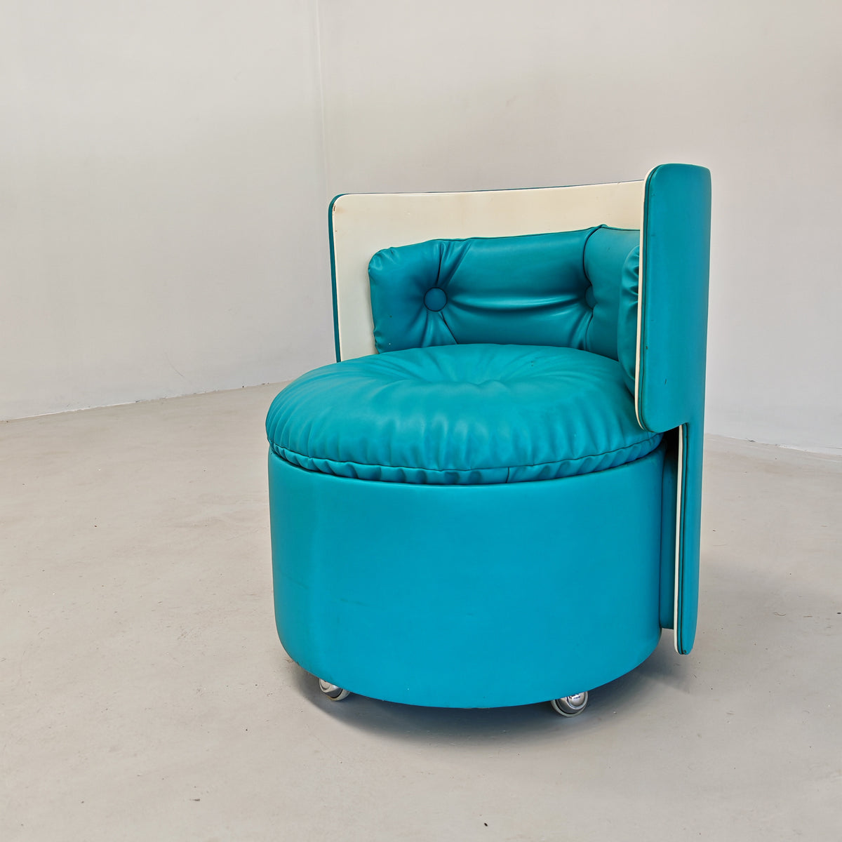 Petit fauteuil bleu Dilly Dally de L. Massoni pour Poltrona Frau, années 70