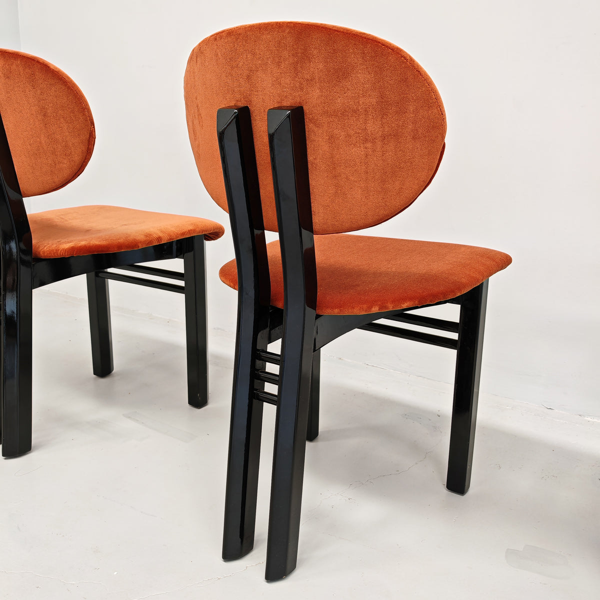 Ensemble de 8 chaises en velours mod. "MED" G. Stoppino et L. Acerbis pour Acerbis, années 1980