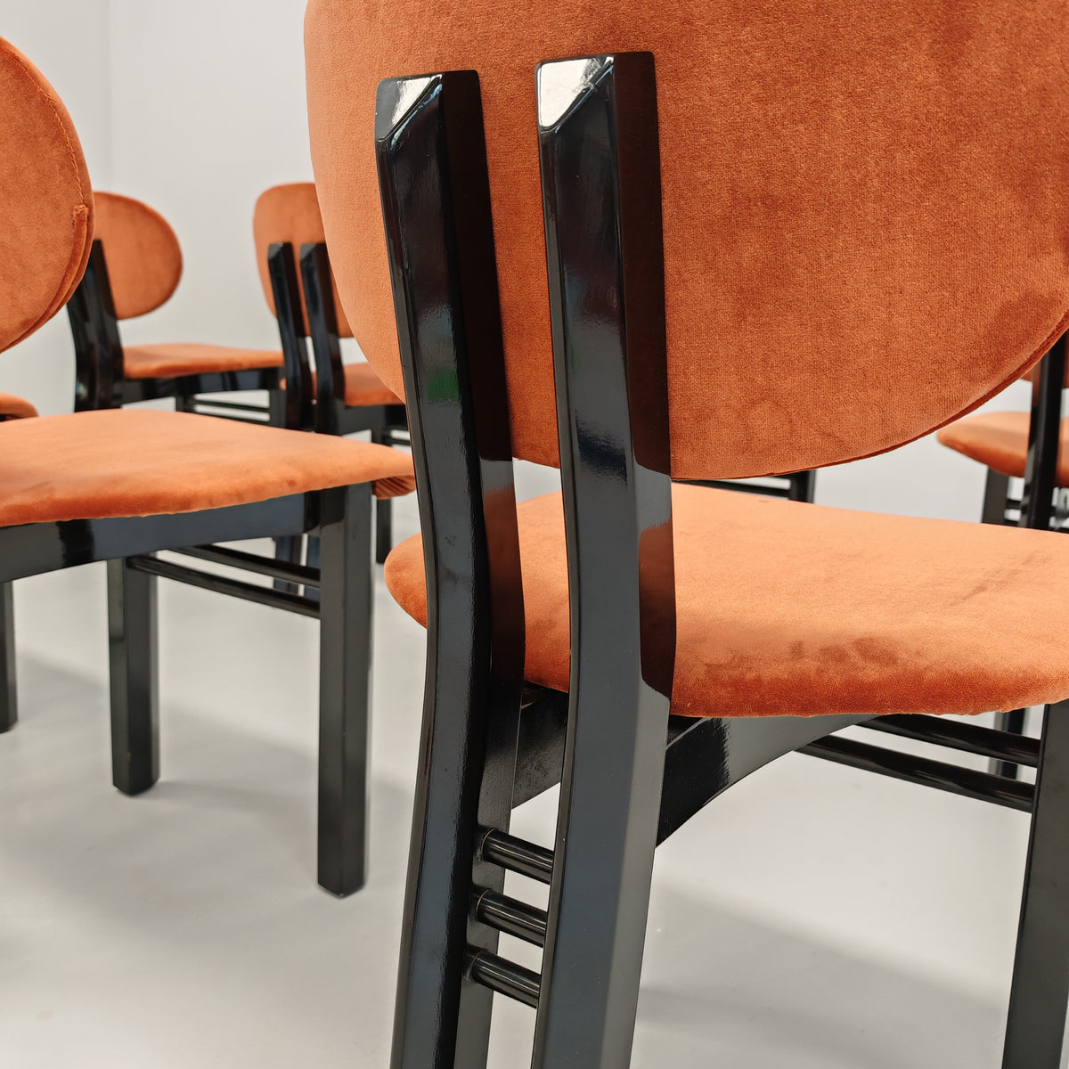 Ensemble de 8 chaises en velours mod. "MED" G. Stoppino et L. Acerbis pour Acerbis, années 1980