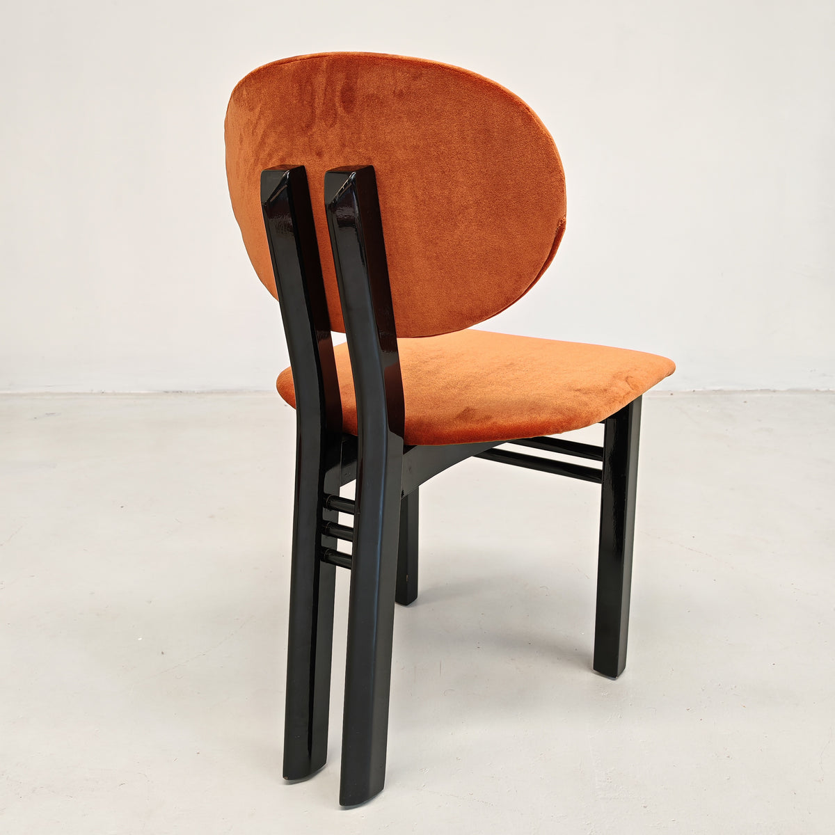 Ensemble de 8 chaises en velours mod. "MED" G. Stoppino et L. Acerbis pour Acerbis, années 1980