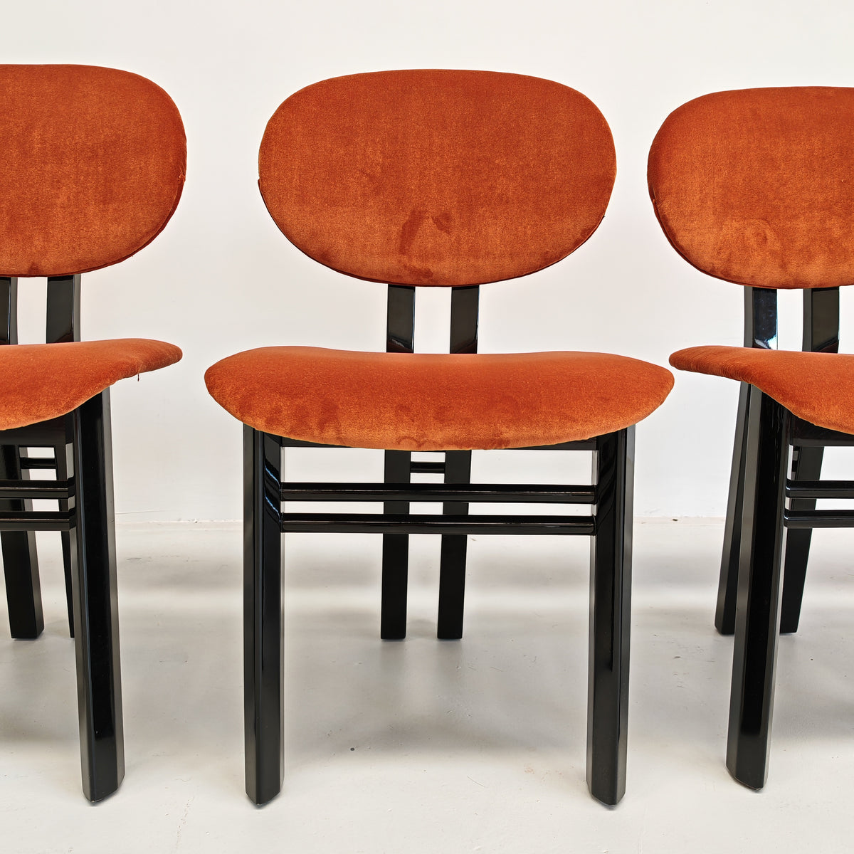 Ensemble de 8 chaises en velours mod. "MED" G. Stoppino et L. Acerbis pour Acerbis, années 1980