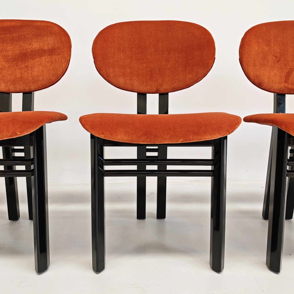 Ensemble de 8 chaises en velours mod. "MED" G. Stoppino et L. Acerbis pour Acerbis, années 1980