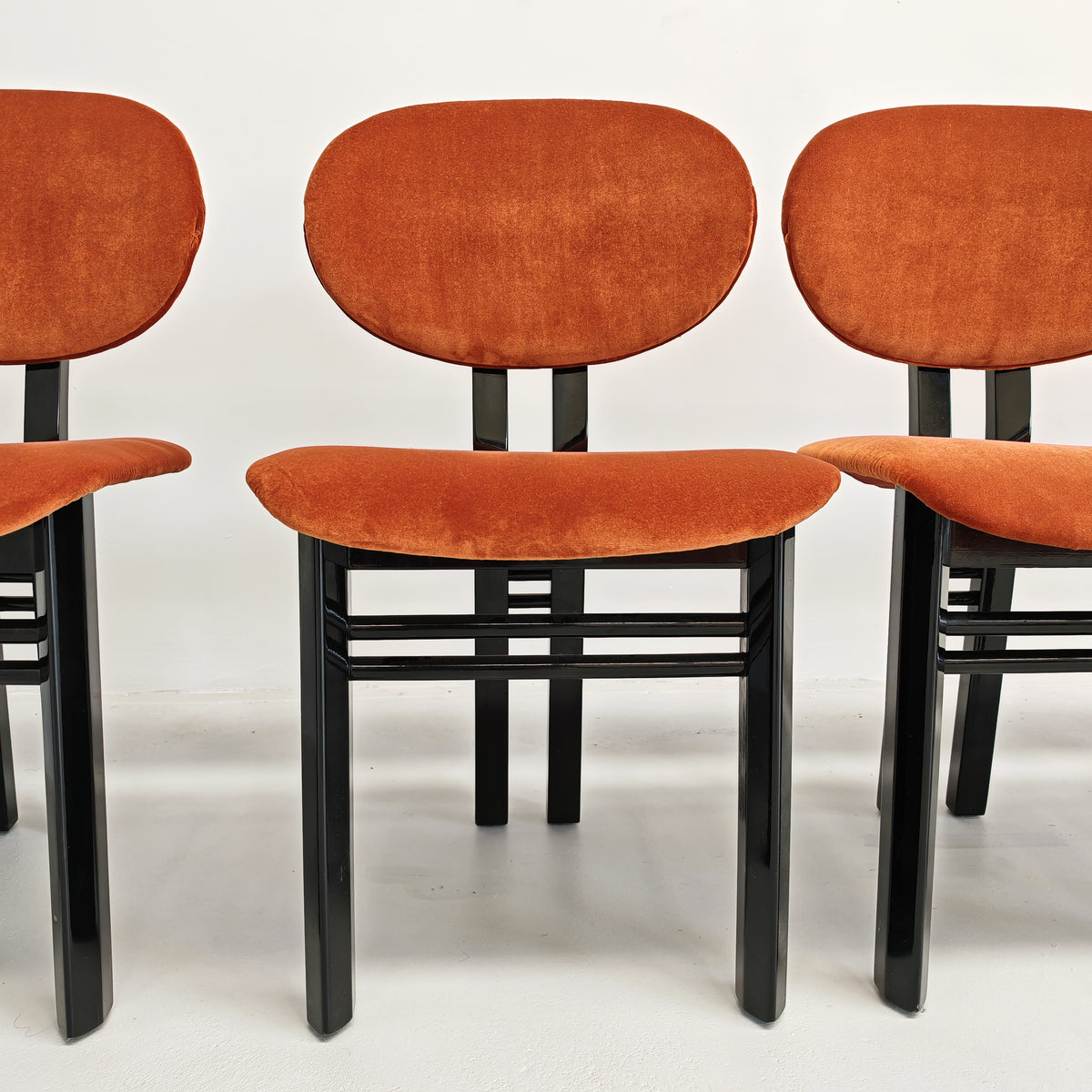 Ensemble de 8 chaises en velours mod. "MED" G. Stoppino et L. Acerbis pour Acerbis, années 1980