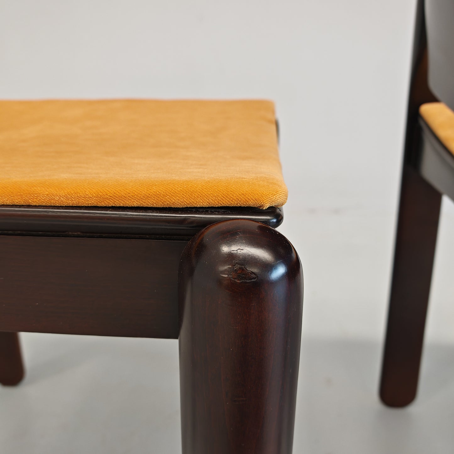 Set di 4 sedie Modello 122 Vico Magistretti per Cassina anni 70