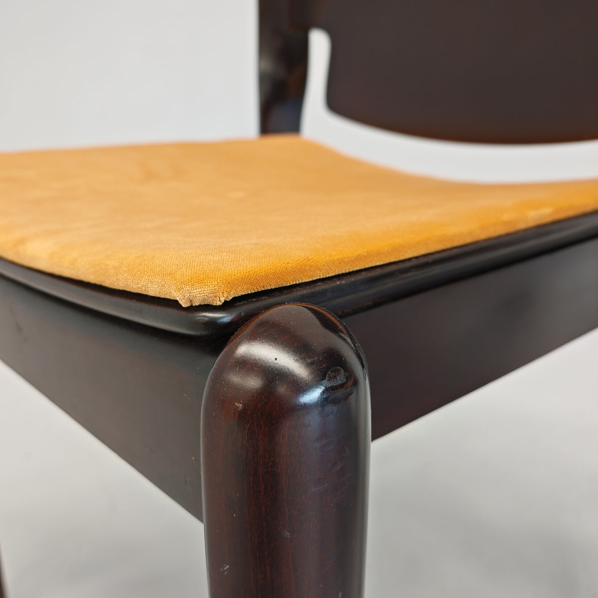 Ensemble de 4 chaises Modèle 122 Vico Magistretti pour Cassina, années 70