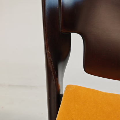Ensemble de 4 chaises Modèle 122 Vico Magistretti pour Cassina, années 70