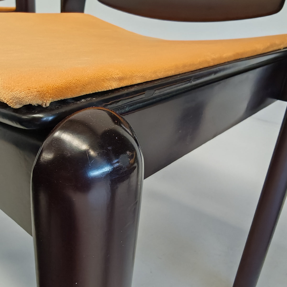 Ensemble de 4 chaises Modèle 122 Vico Magistretti pour Cassina, années 70
