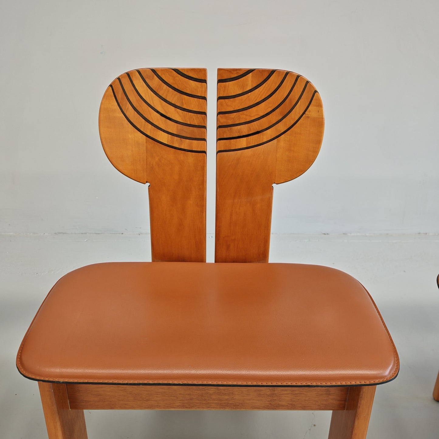 4 Sedie in noce chiaro e pelle modello Africa serie Artona Afra e Tobia Scarpa per Maxalto anni 70