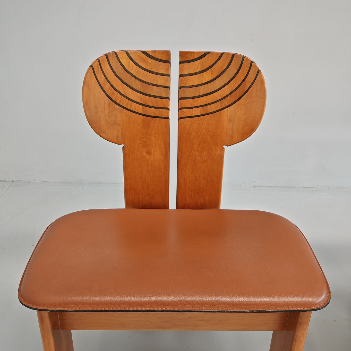 4 Sedie in noce chiaro e pelle modello Africa serie Artona Afra e Tobia Scarpa per Maxalto anni 70