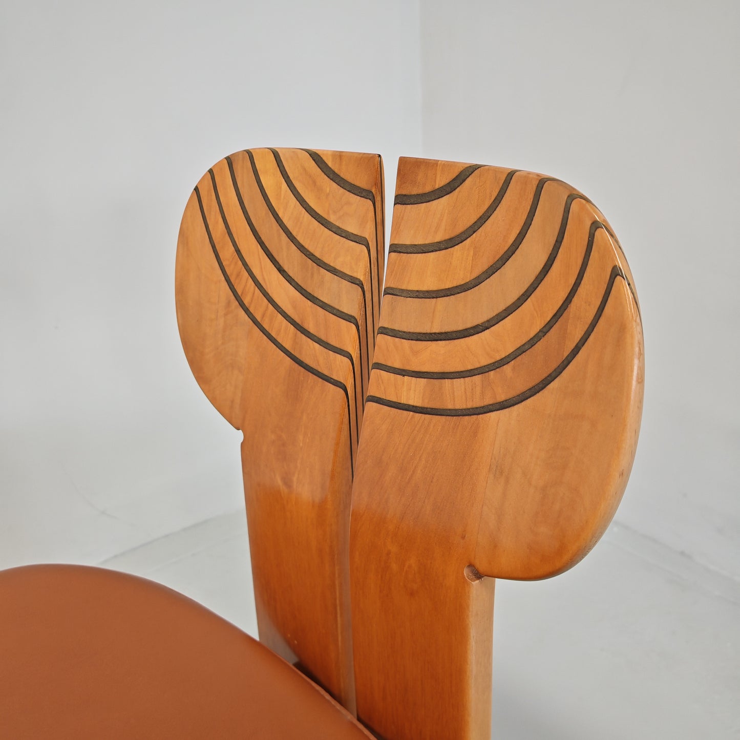 4 Sedie in noce chiaro e pelle modello Africa serie Artona Afra e Tobia Scarpa per Maxalto anni 70