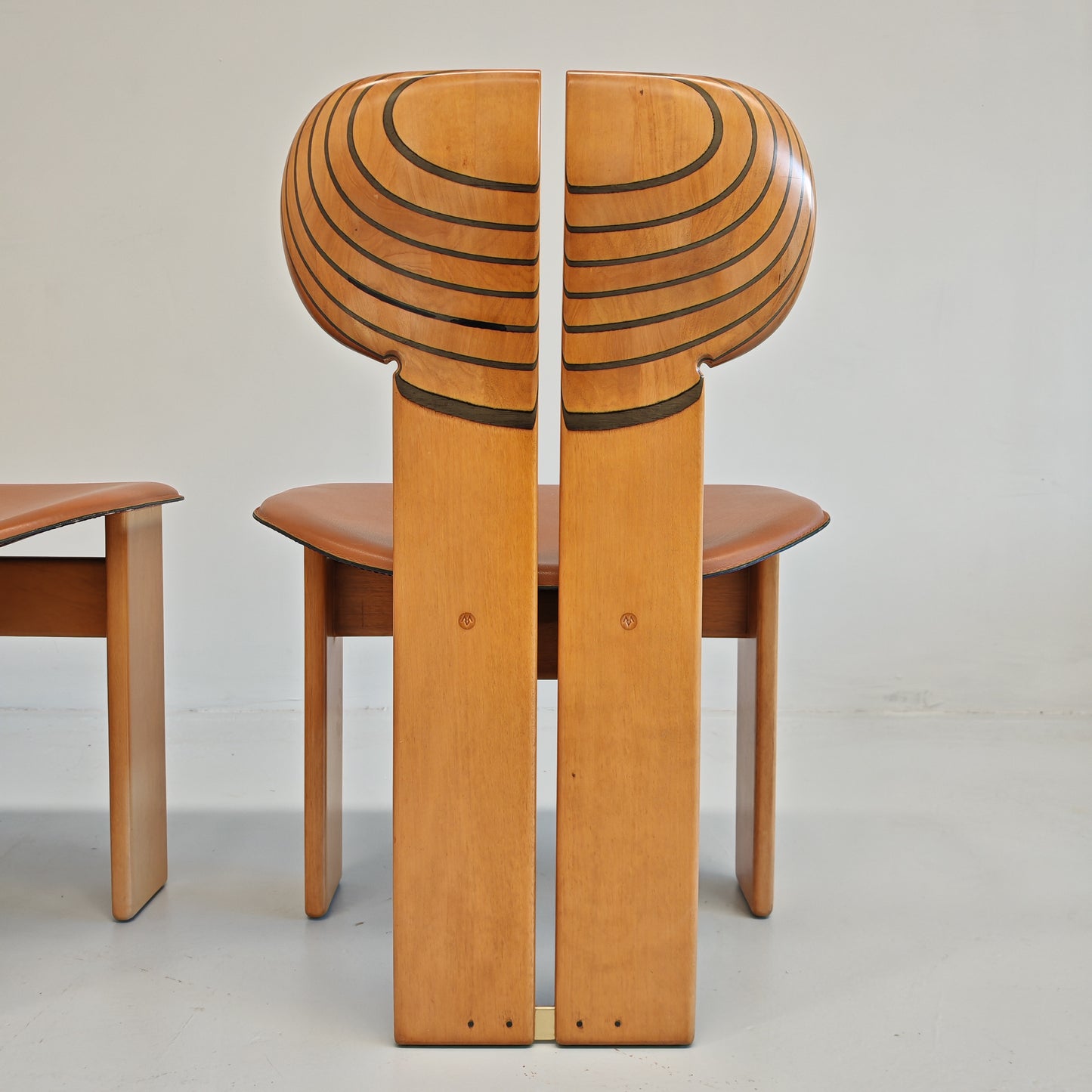 4 Sedie in noce chiaro e pelle modello Africa serie Artona Afra e Tobia Scarpa per Maxalto anni 70