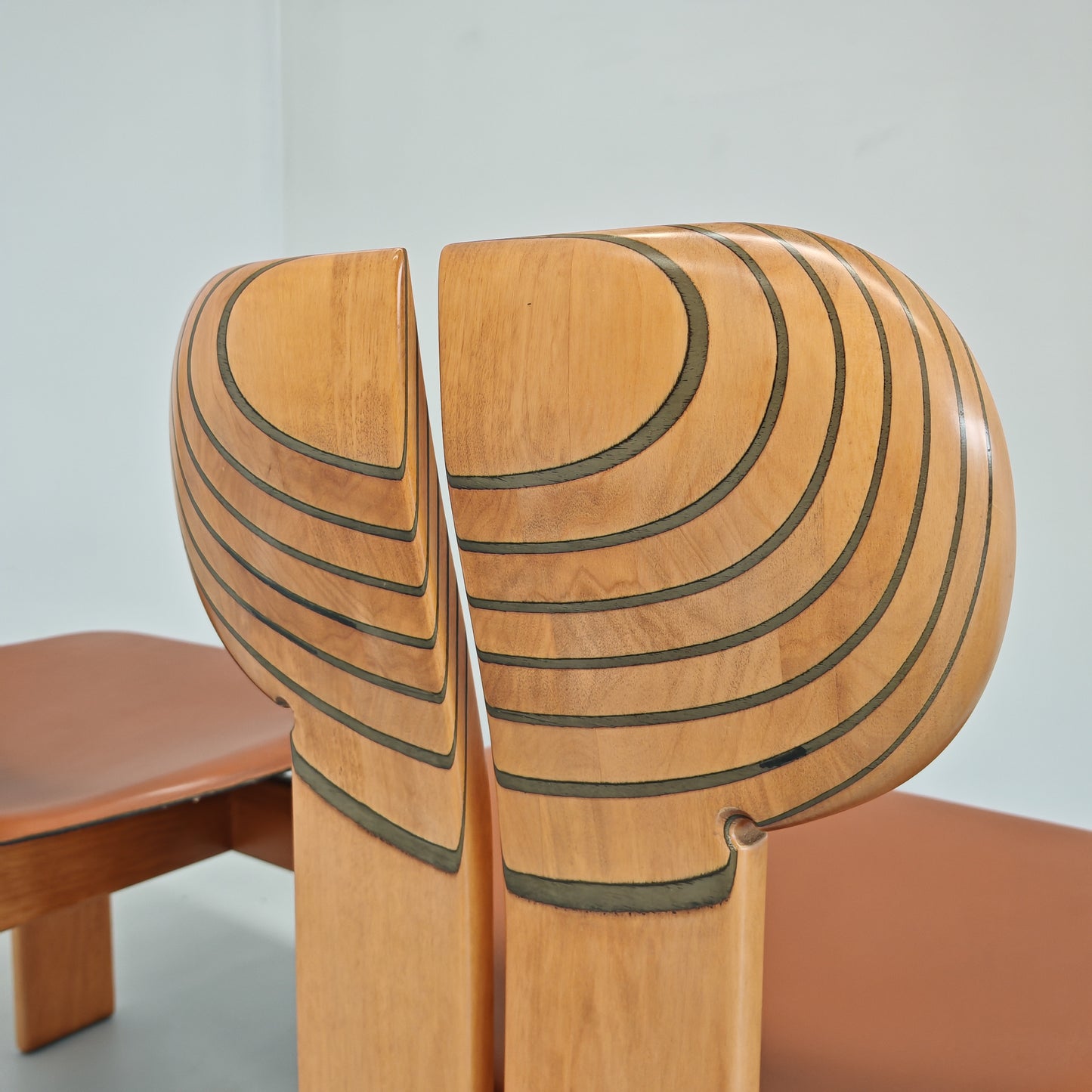 4 Sedie in noce chiaro e pelle modello Africa serie Artona Afra e Tobia Scarpa per Maxalto anni 70