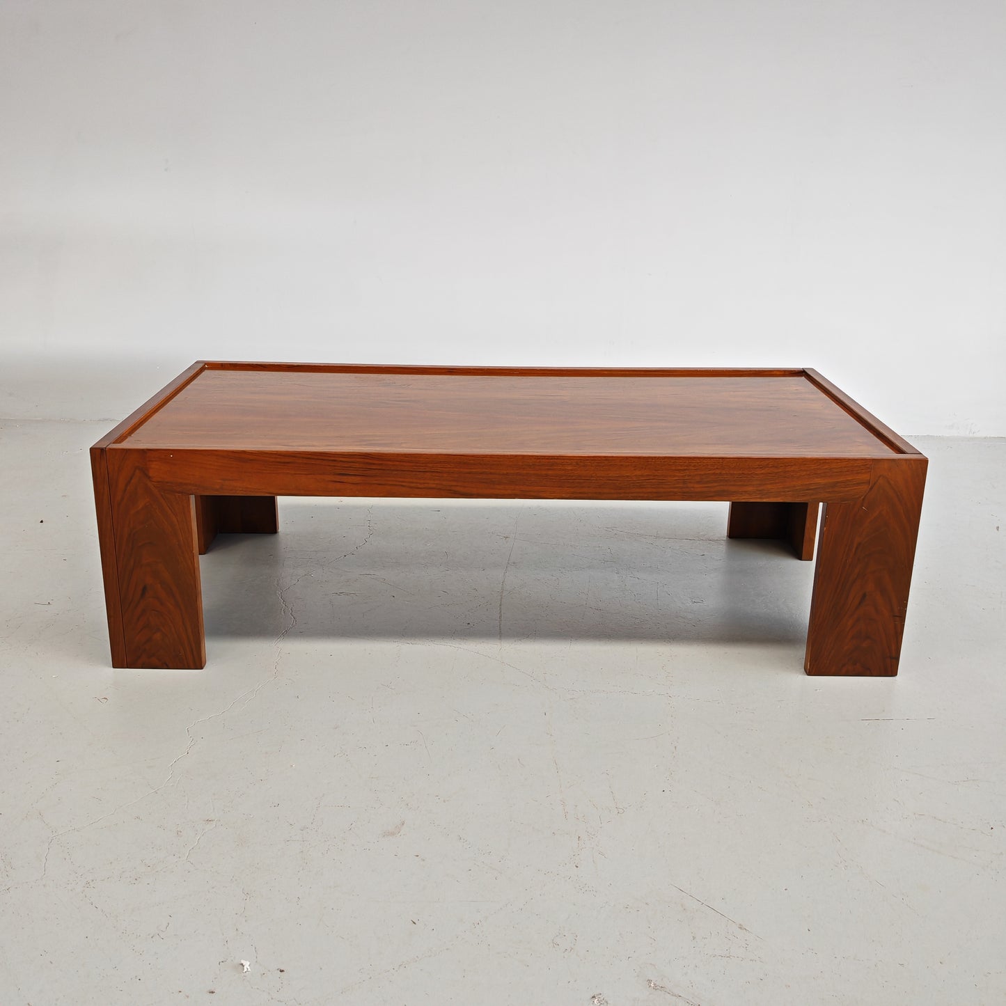 Tavolino rettangolare in noce vintage anni 70 (attribuzione Cassina Tobia Scarpa)