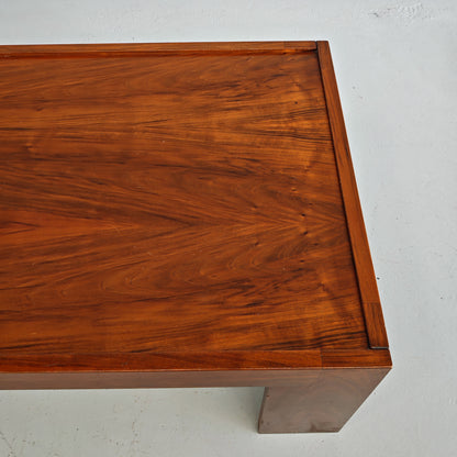 Table basse rectangulaire en noyer vintage années 70 (attribution Cassina Tobia Scarpa)