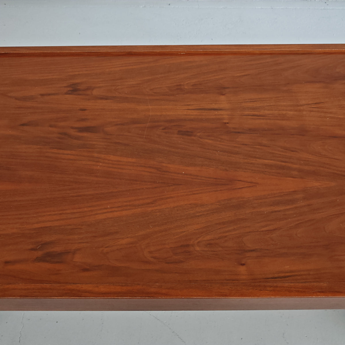 Table basse rectangulaire en noyer vintage années 70 (attribution Cassina Tobia Scarpa)
