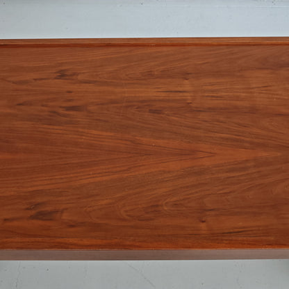 Table basse rectangulaire en noyer vintage années 70 (attribution Cassina Tobia Scarpa)