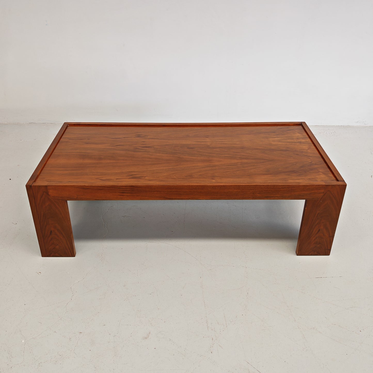 Tavolino rettangolare in noce vintage anni 70 (attribuzione Cassina Tobia Scarpa)