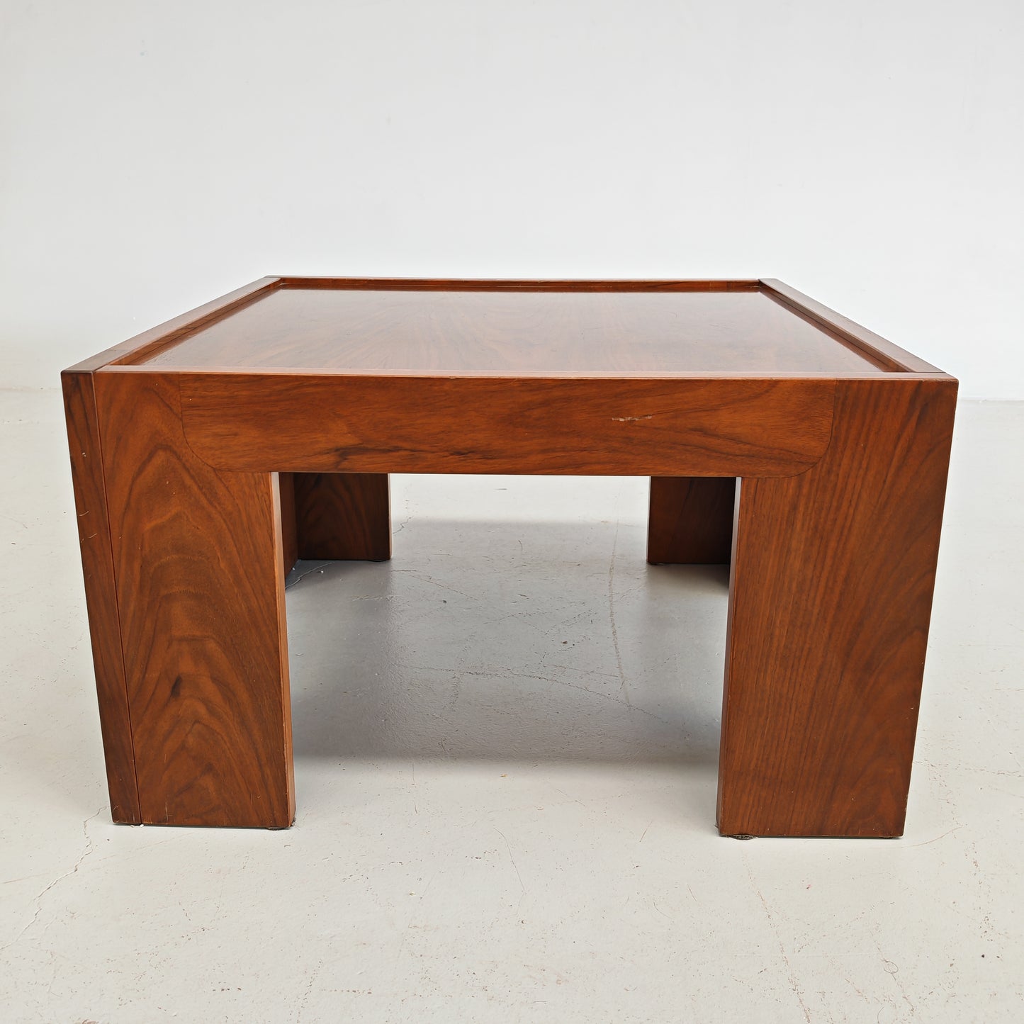 Tavolino quadrato in Legno noce vintage anni 70 (CM65X65)