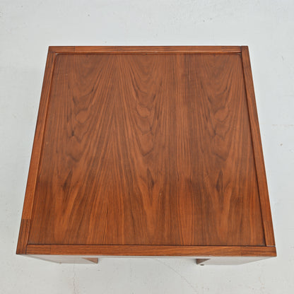 Tavolino quadrato in Legno noce vintage anni 70 (CM65X65)