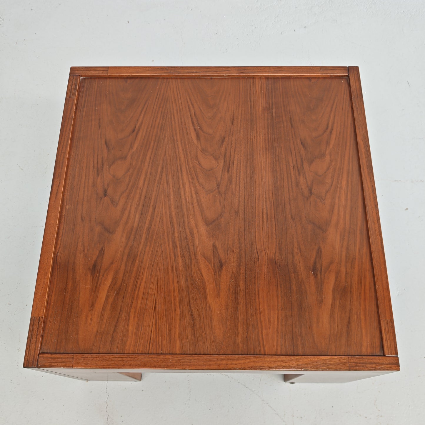Tavolino quadrato in Legno noce vintage anni 70 (CM65X65)