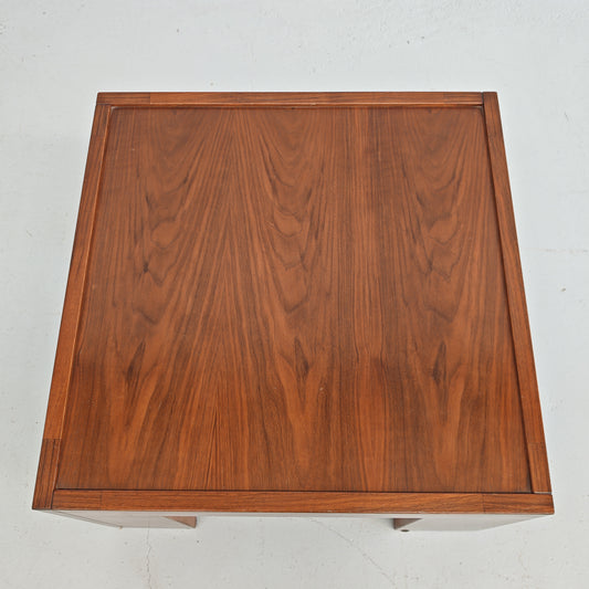 Tavolino quadrato in Legno noce vintage anni 70 (CM65X65)