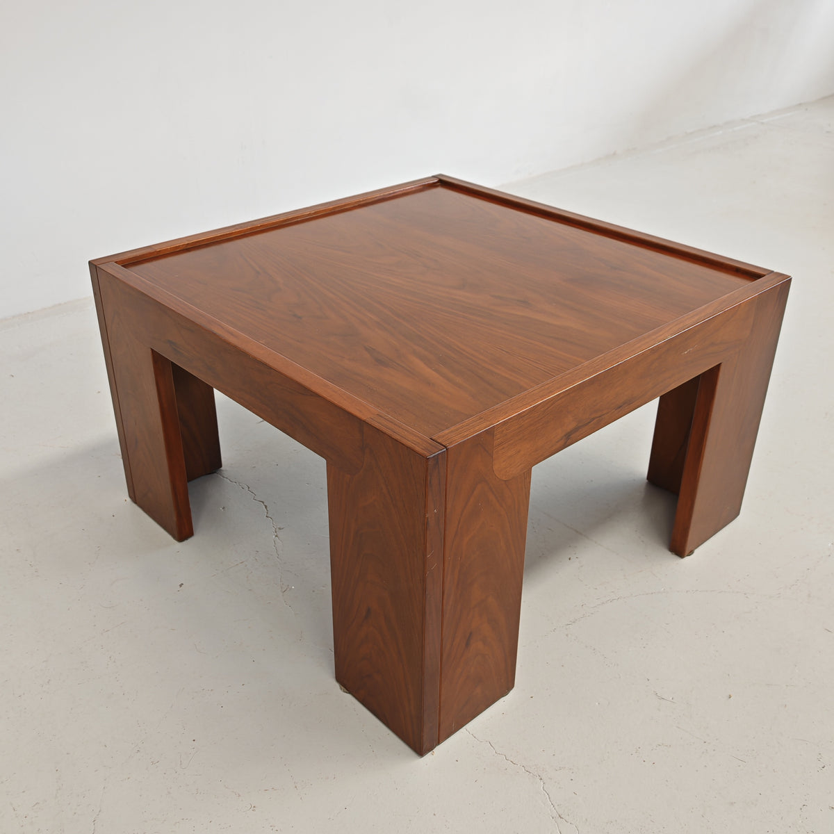 Tavolino quadrato in Legno noce vintage anni 70 (CM65X65)