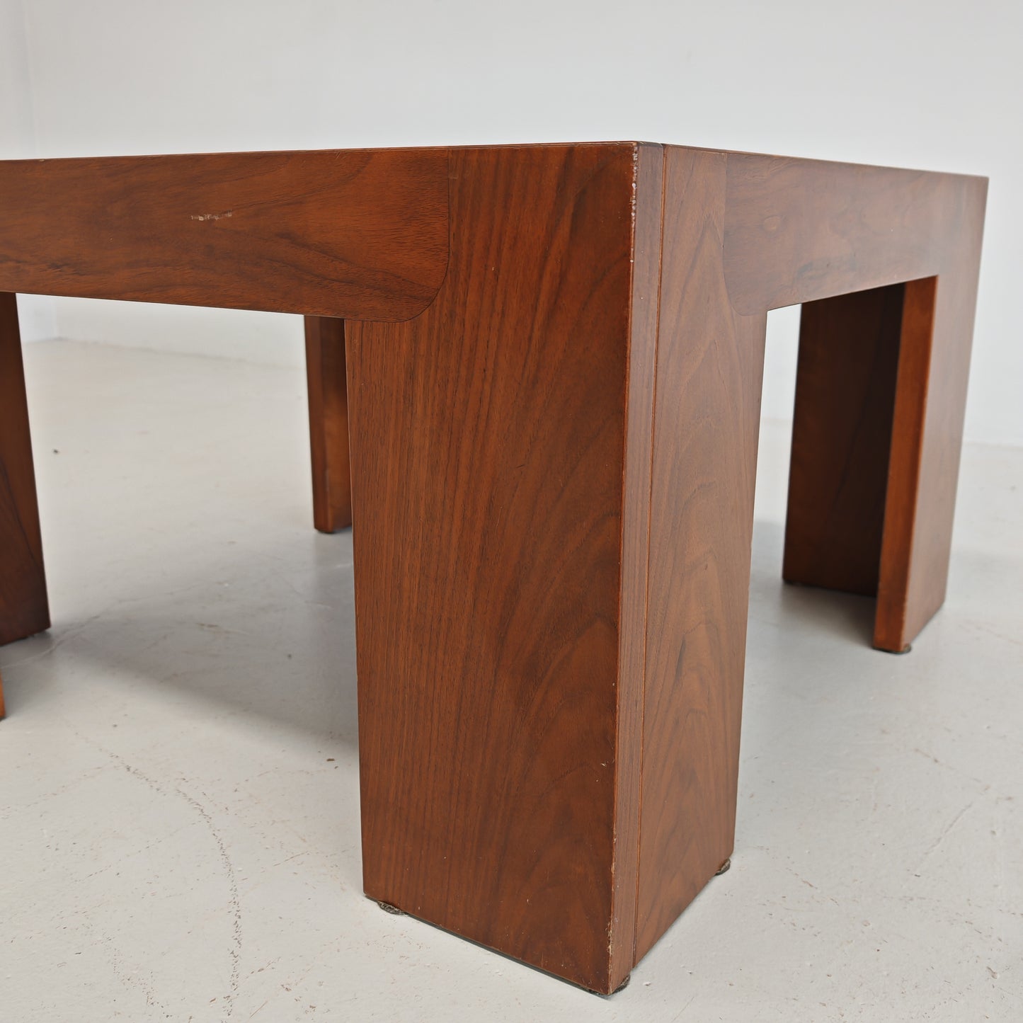 Tavolino quadrato in Legno noce vintage anni 70 (CM65X65)