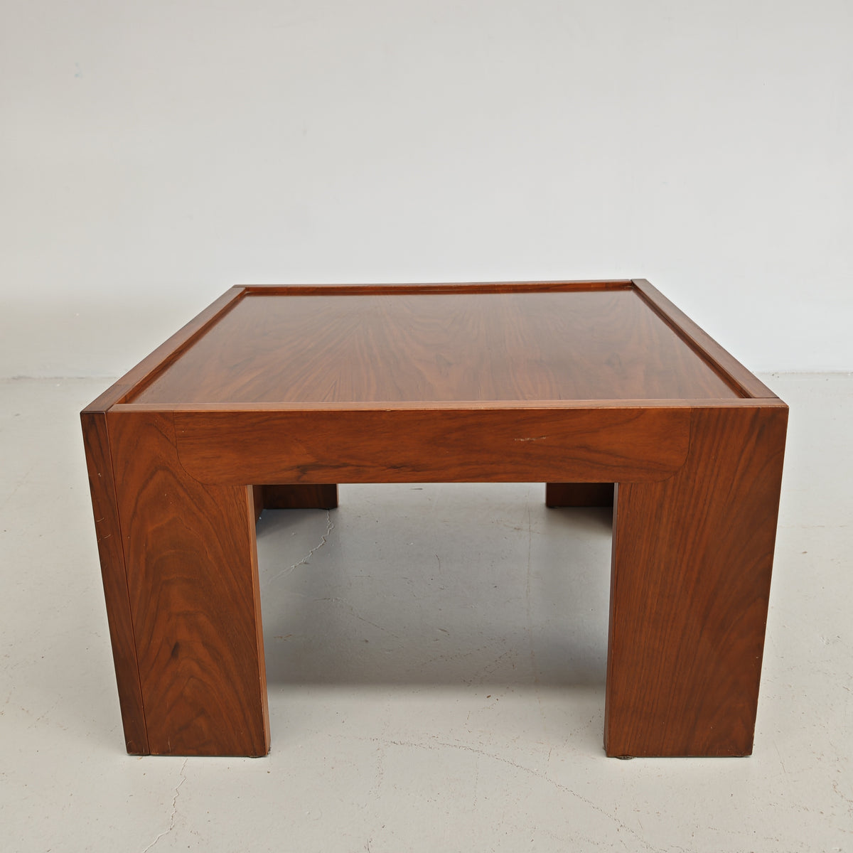 Tavolino quadrato in Legno noce vintage anni 70 (CM65X65)