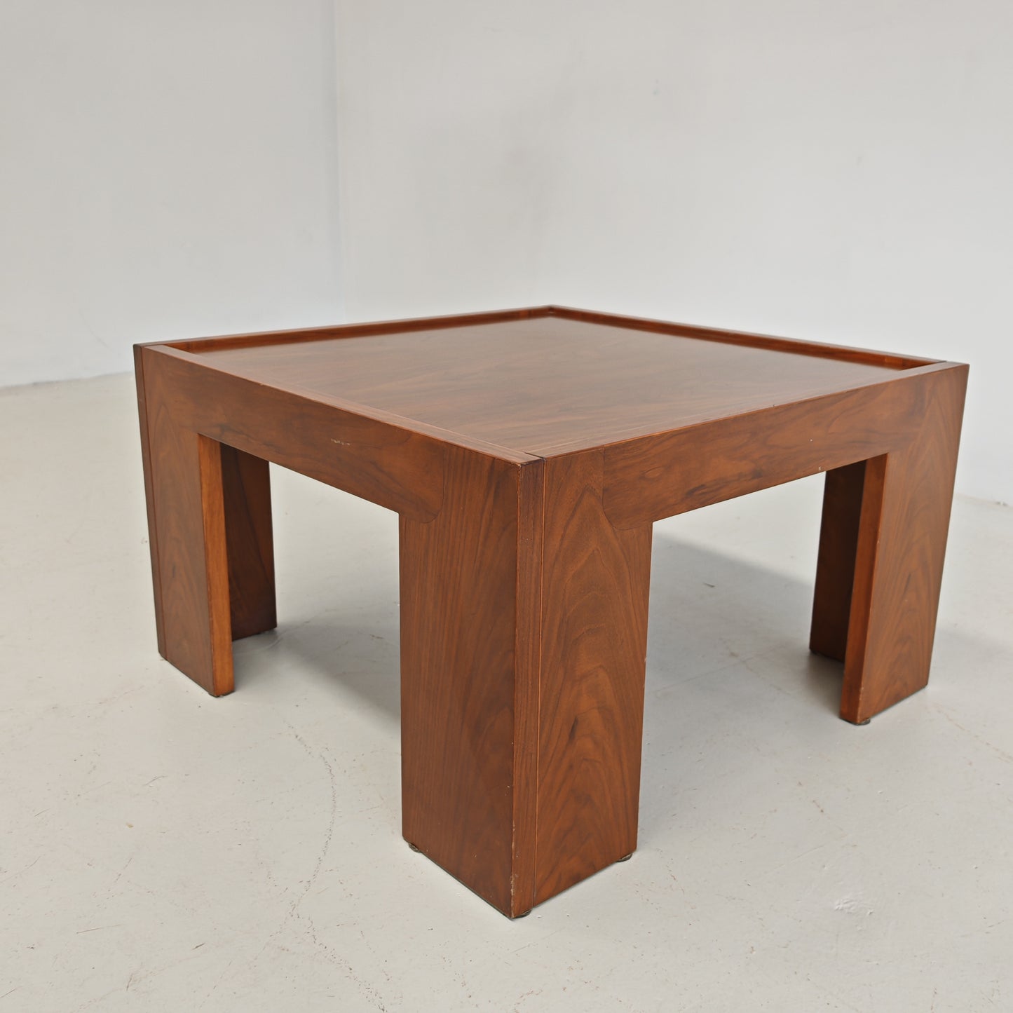 Tavolino quadrato in Legno noce vintage anni 70 (CM65X65)