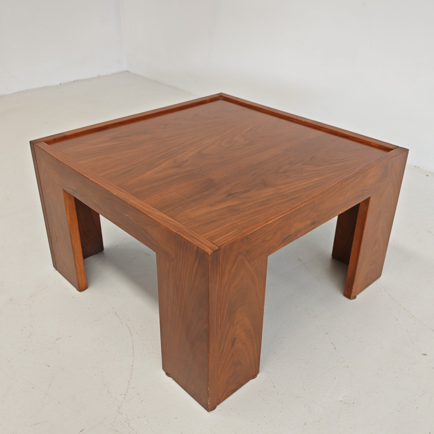 Tavolino quadrato in Legno noce vintage anni 70 (CM65X65)