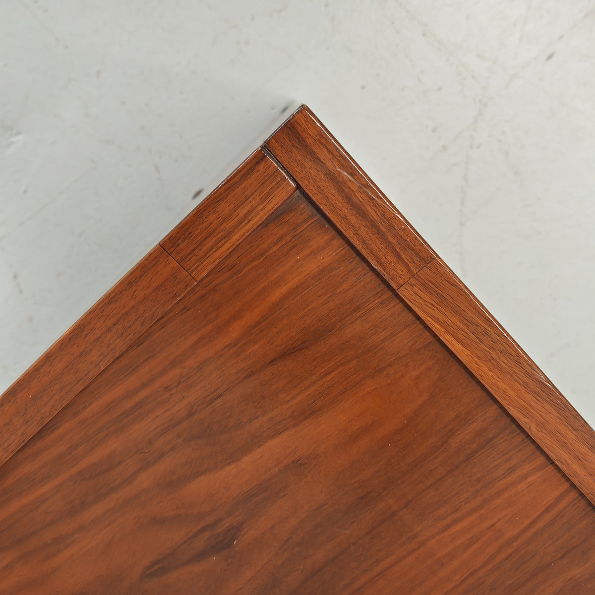 Tavolino quadrato in Legno noce vintage anni 70 (CM65X65)