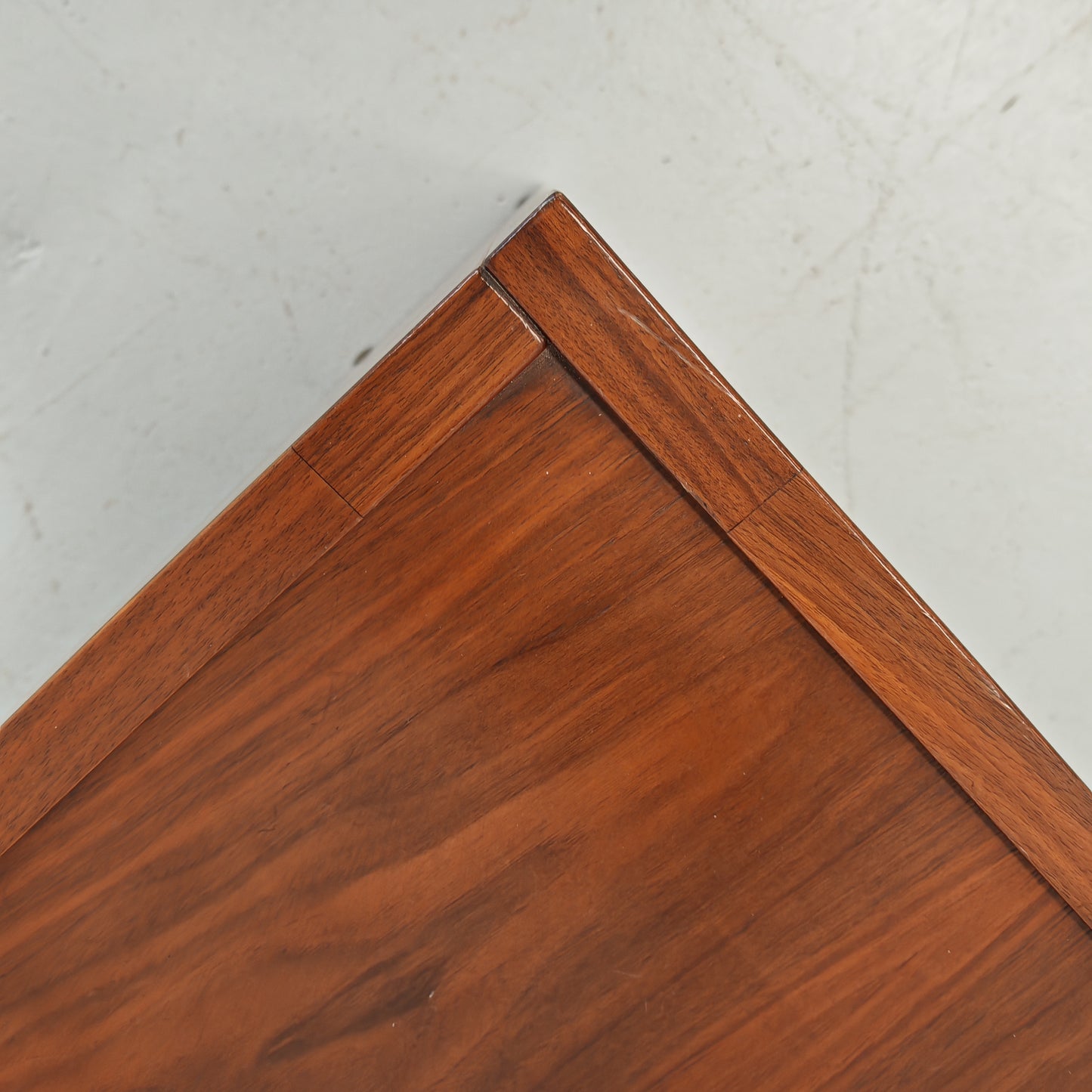 Tavolino quadrato in Legno noce vintage anni 70 (CM65X65)