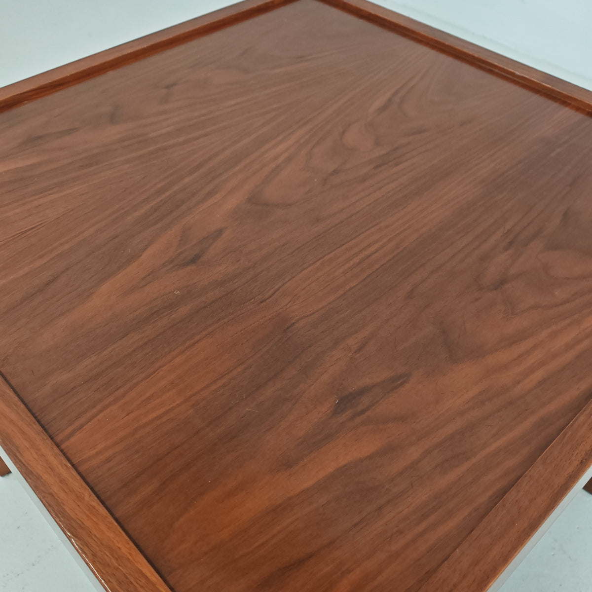 Tavolino quadrato in Legno noce vintage anni 70 (CM65X65)