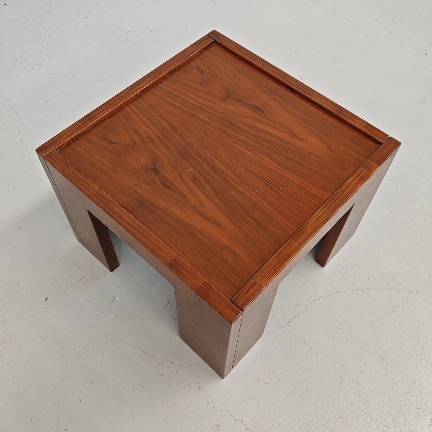 Tavolino quadrato piccolo in noce vintage anni 70 (b)