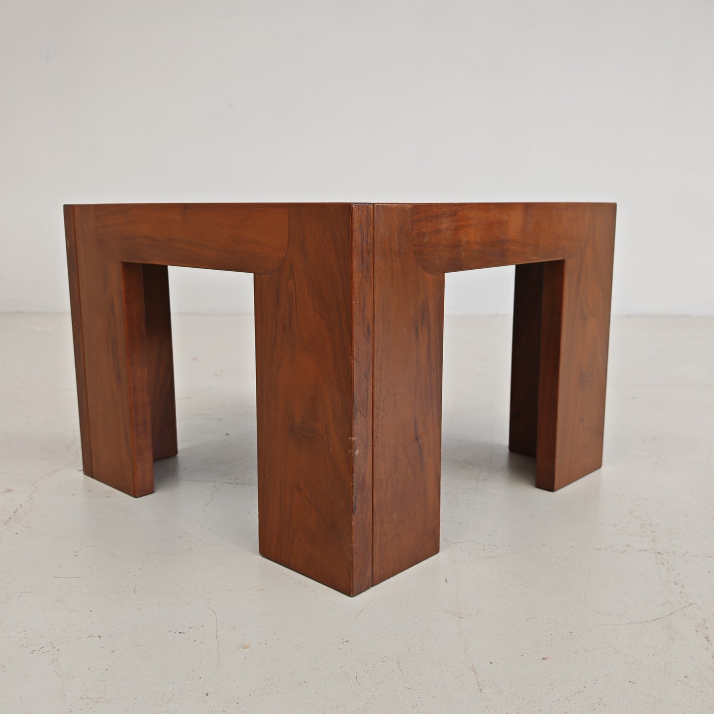 Tavolino quadrato piccolo in noce vintage anni 70 (b)