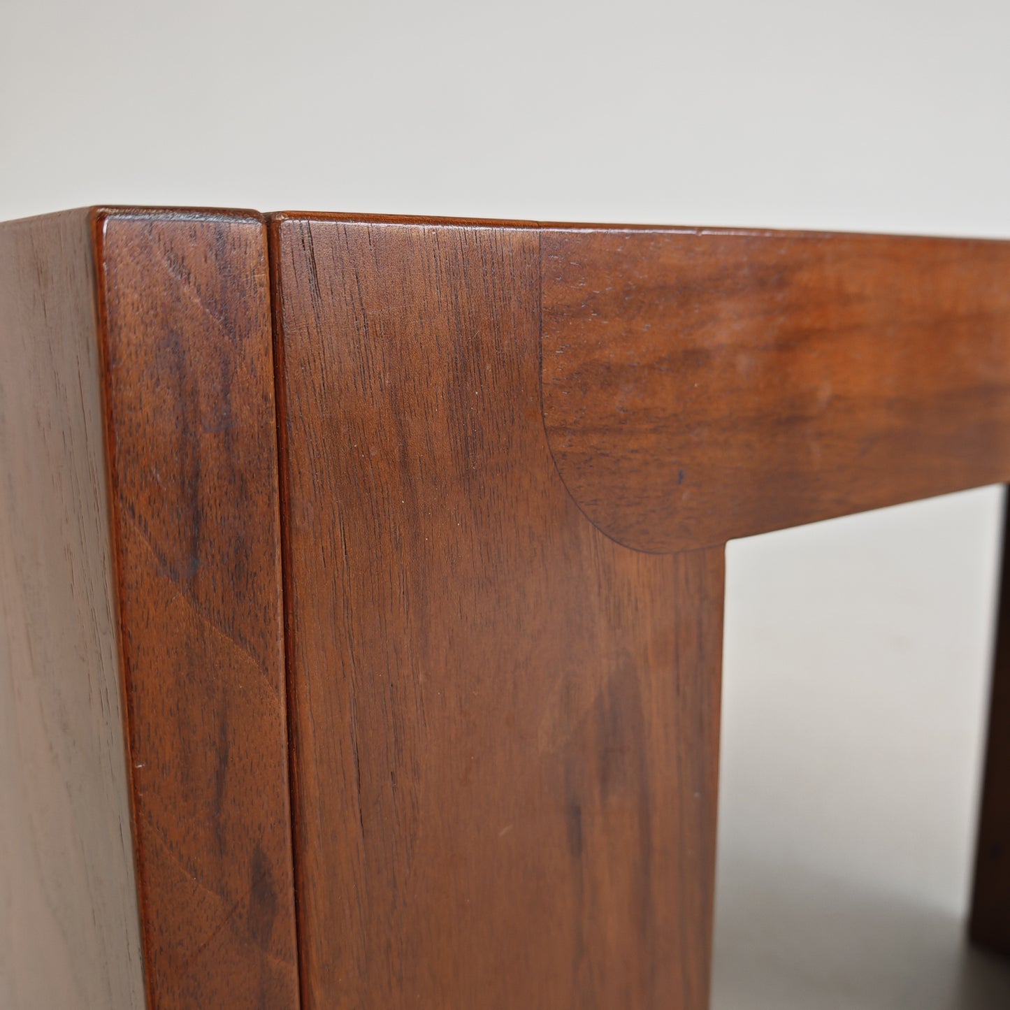 Tavolino quadrato piccolo in noce vintage anni 70 (b)