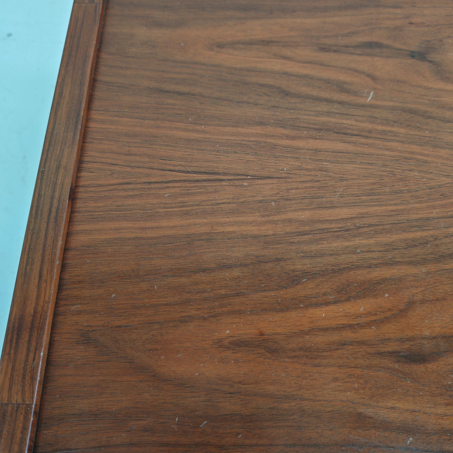 Tavolino quadrato piccolo in noce vintage anni 70 (b)