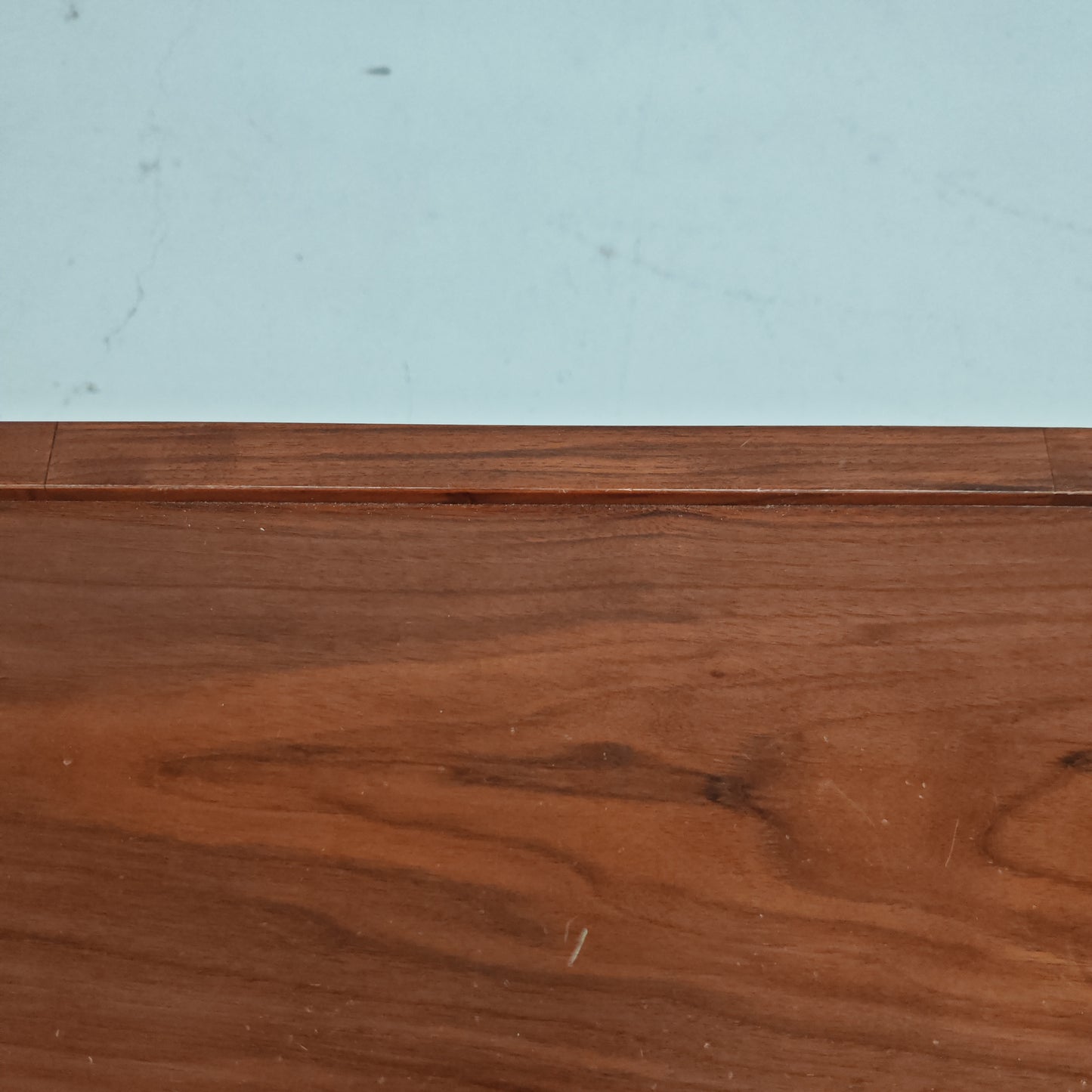 Tavolino quadrato piccolo in noce vintage anni 70 (b)